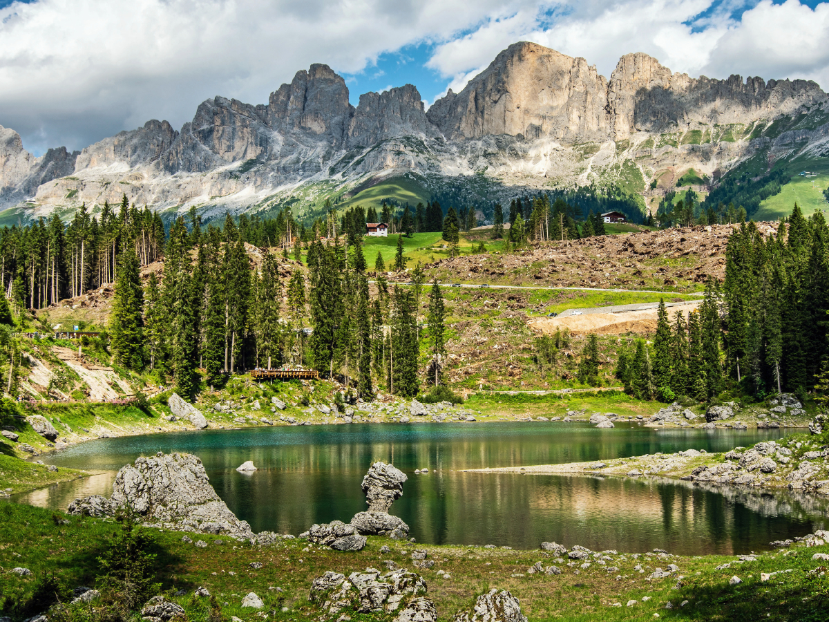 Karersee mit Rosengartengruppe in den Dolomiten