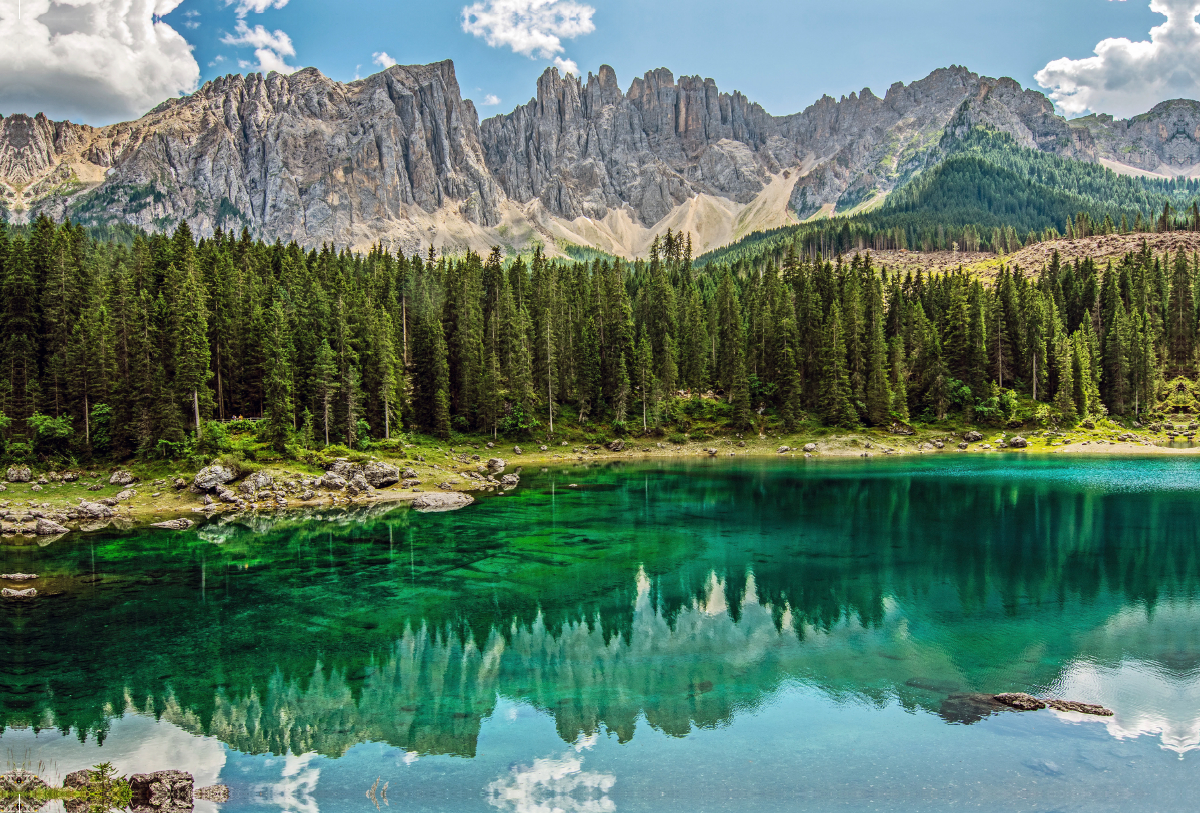 Karersee eine Oase in den Südtiroler Dolomiten