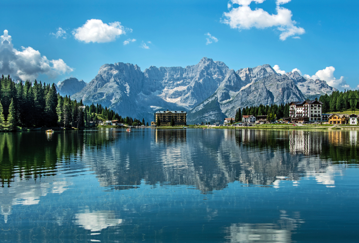 Die Dolomiten spiegeln sich im Misurinasee