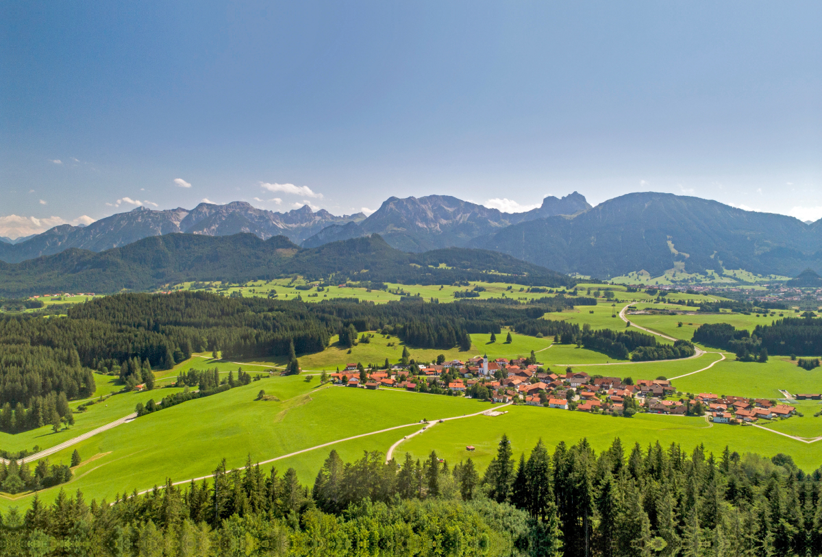 Blick über Zell auf den Aggenstein