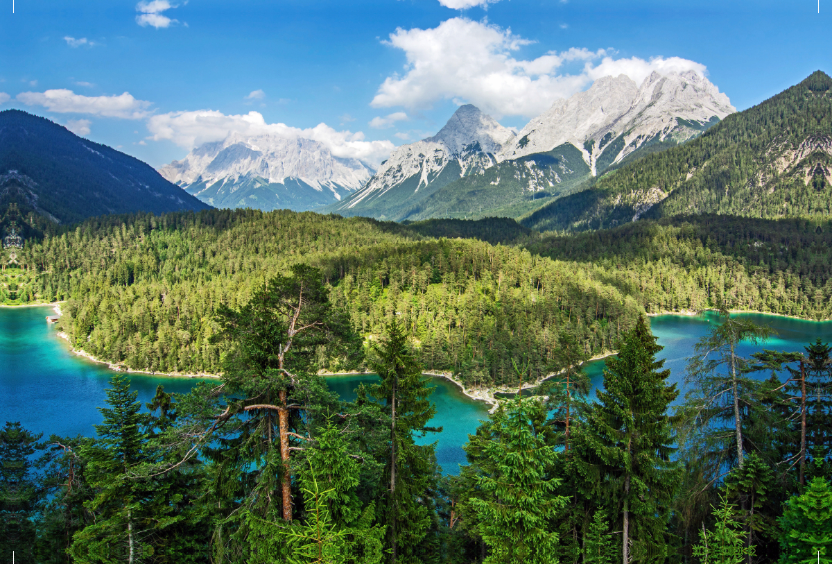 Der Blindsee mit Blick auf Zugspitze und Sonnenspitze