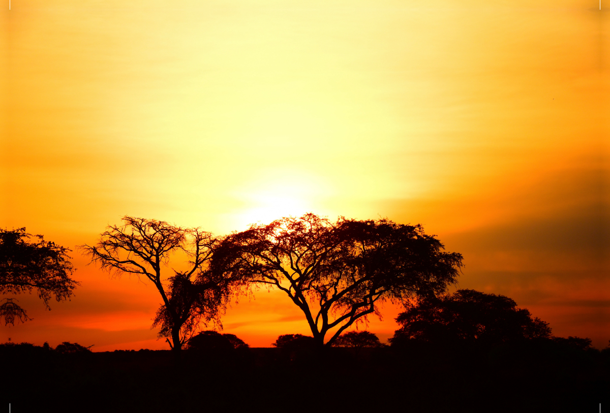 Spektakulärer Sonnenuntergang in Uganda