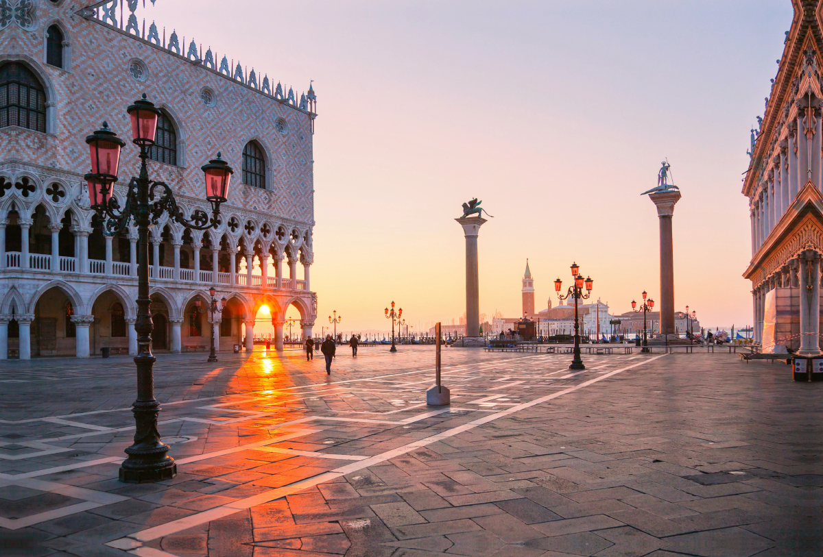 Markusplatz in Venedig bei Sonnenaufgang