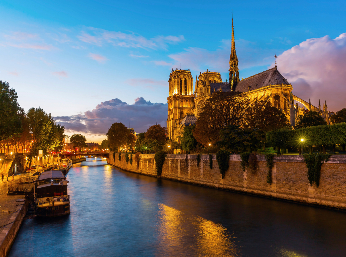 Notre Dame de Paris bei Nacht