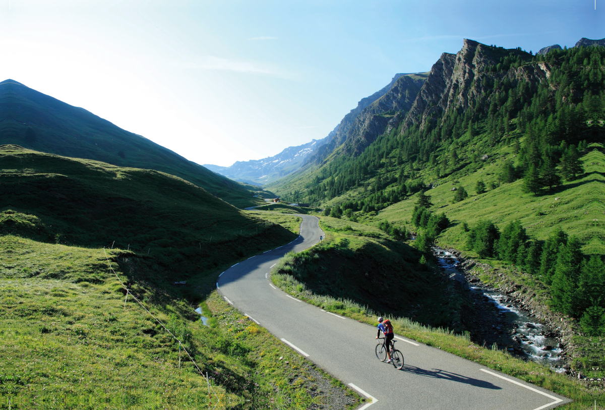 Ein Motiv aus dem Kalender Alpenpässe auf dem Rennrad Vol. 2 - Familienplaner hoch