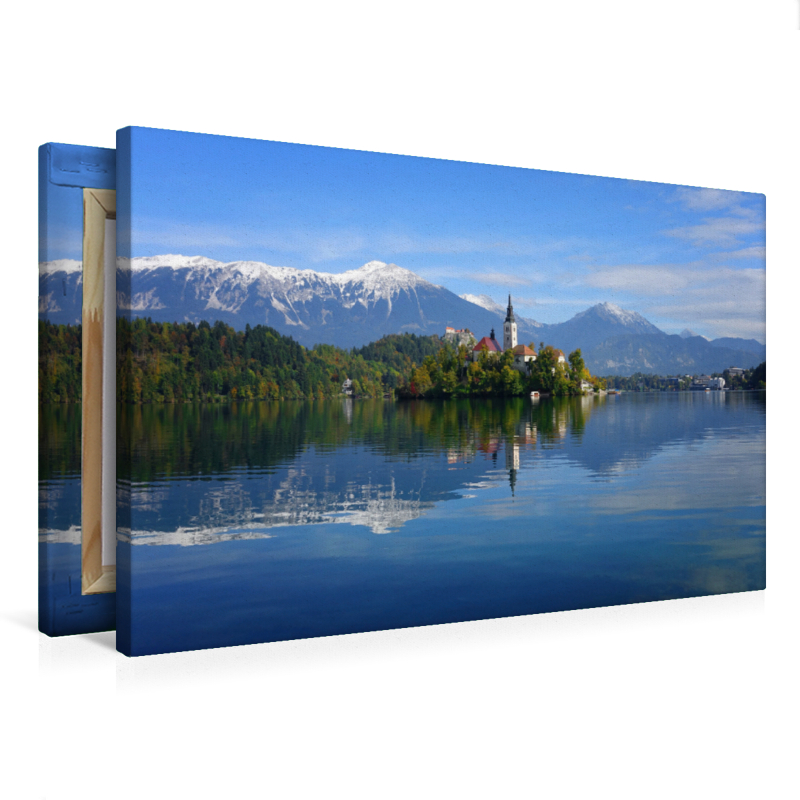 Reflexion der Kirche und der Berge im Bleder See