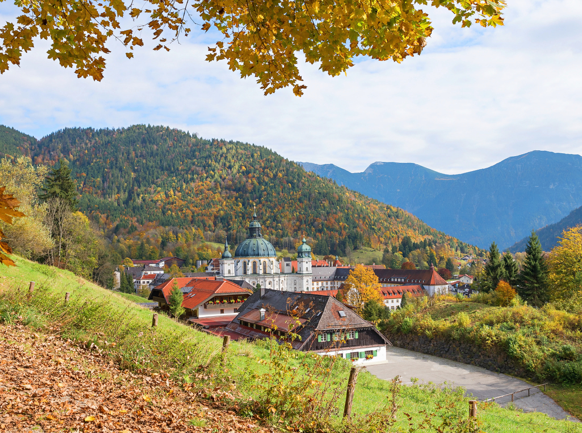 Herbstlandschaft Kloster Ettal in Oberbayern