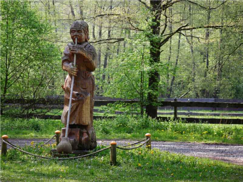 Glasbläser-Skulptur im Gläsnertal bei Nieste