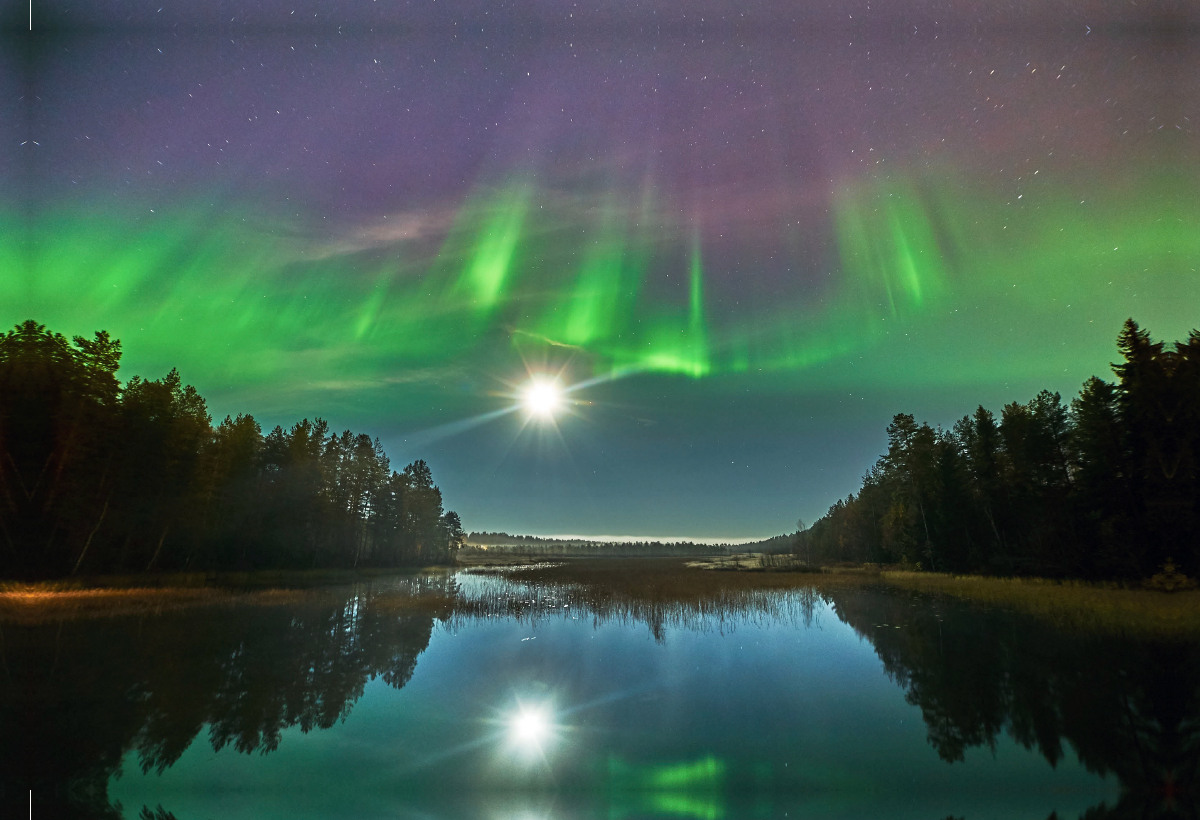 Nordlichter tanzen im Mondschein