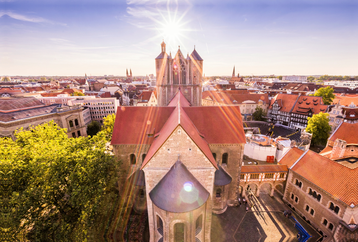 Dom St. Blasii in Braunschweig mit Burgplatz