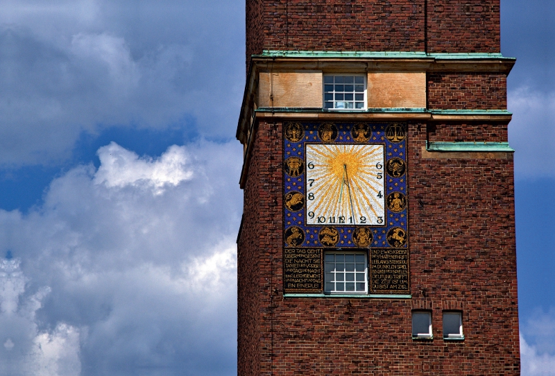 Sonnenuhr am Hochzeitsturm