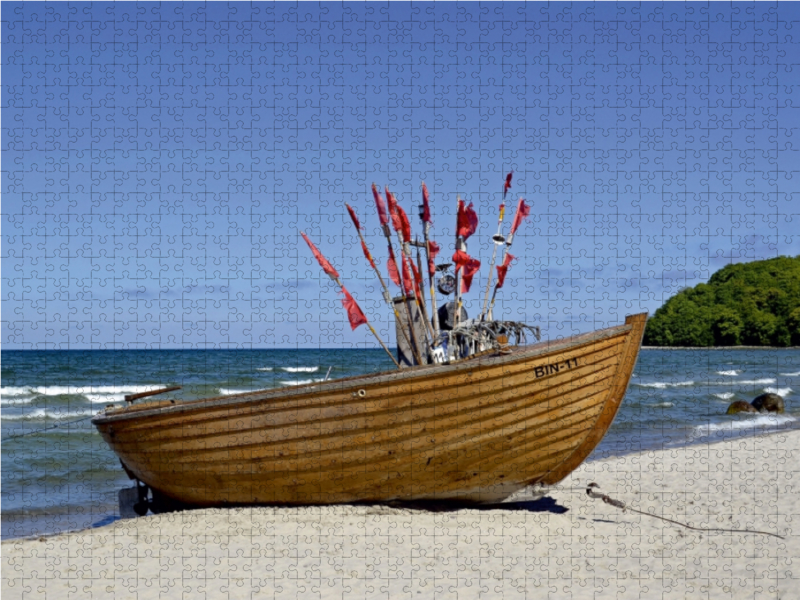 Fischerboot am Strand in Binz