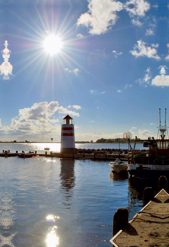 Sonne im Hafen von Waase