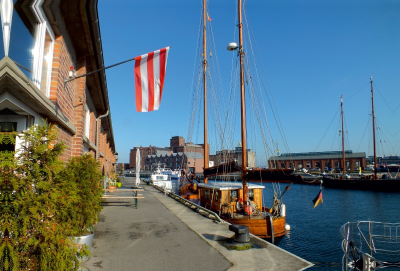 Wismars Farben im Alten Hafen der Hansestadt