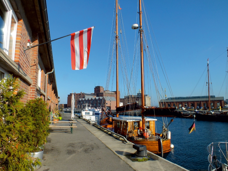 Wismars Farben im Alten Hafen der Hansestadt