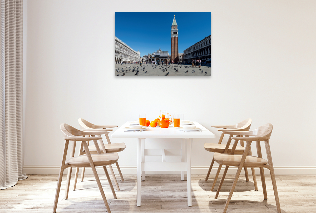 Piazza San Marco (Marktplatz) mit Campanile