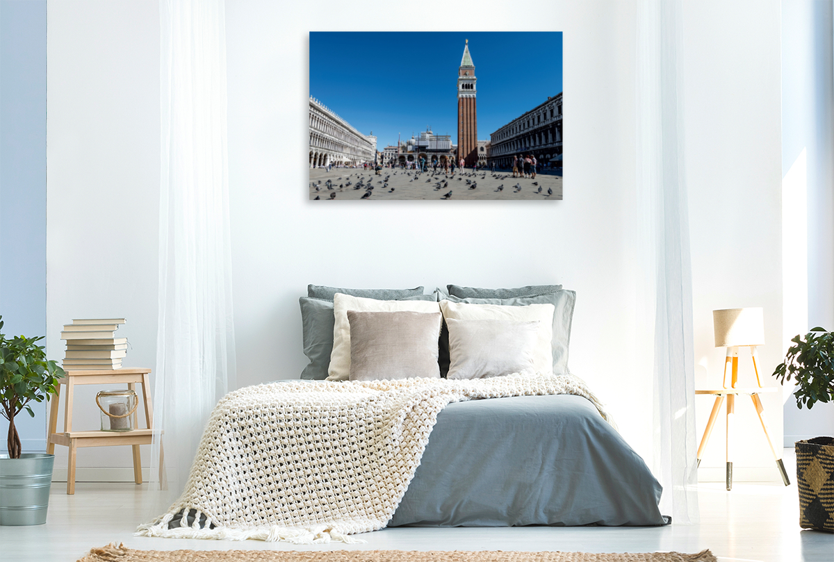 Piazza San Marco (Marktplatz) mit Campanile