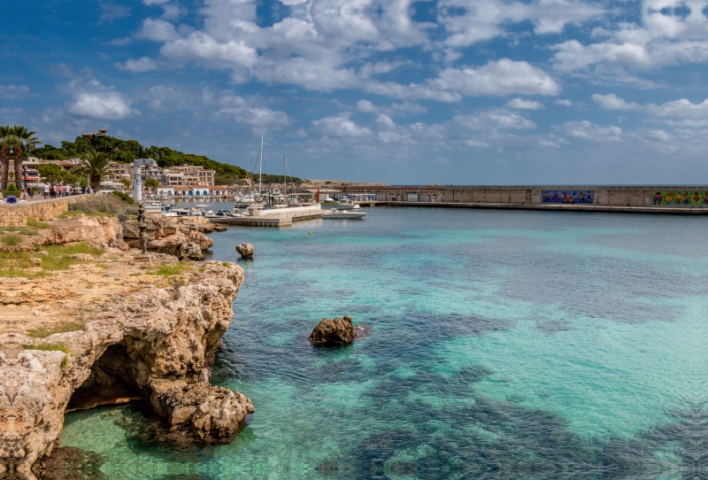 Hafen von Cala Rajada im Osten von Mallorca