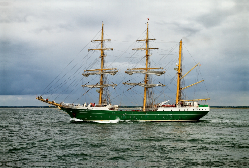 Großsegler 'Alexander v. Humboldt II' auf der Ostsee vor Warnemünde, Hanse Sail 2013