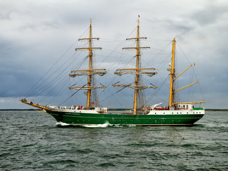 Großsegler 'Alexander v. Humboldt II' auf der Ostsee vor Warnemünde, Hanse Sail 2013