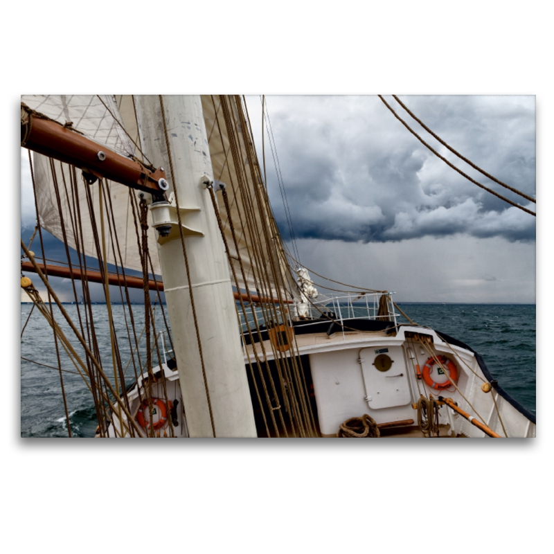 holländischer Großsegler 'Gulden Leeuw' nimmt Kurs auf Warnemünde, Hanse Sail 2013