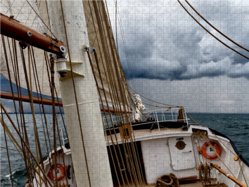 holländischer Großsegler 'Gulden Leeuw' nimmt Kurs auf Warnemünde, Hanse Sail 2013