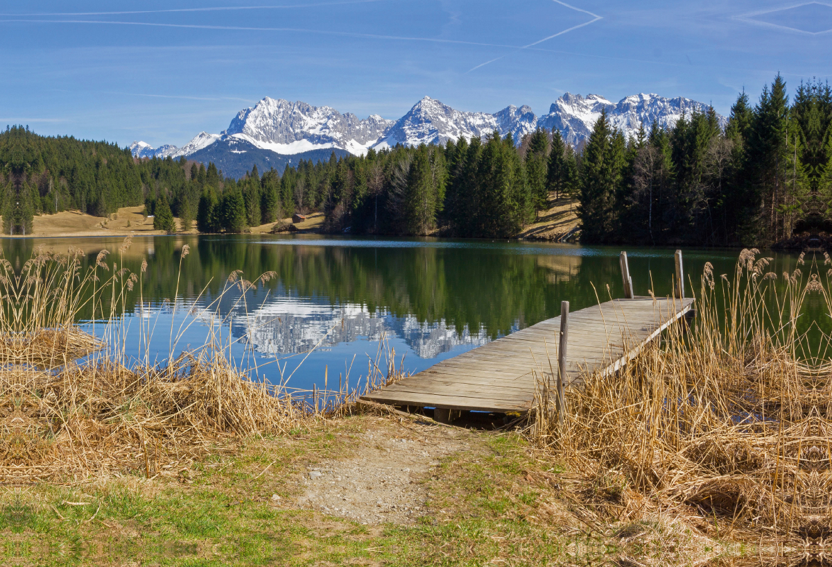 Landschaft Oberbayern Geroldsee und Karwendelgebirge