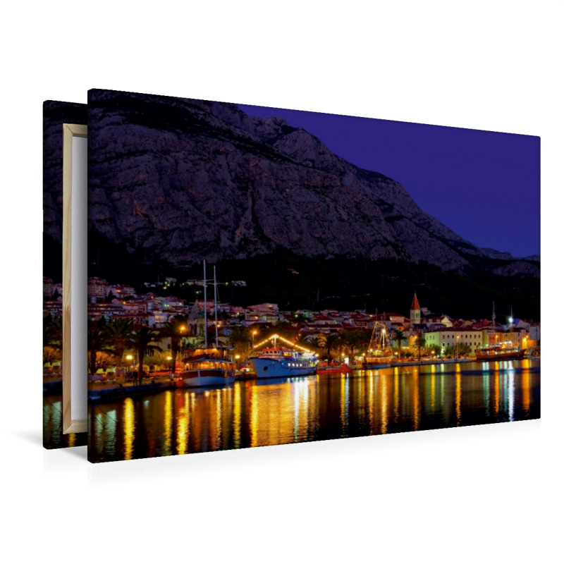 Makarska bei Nacht