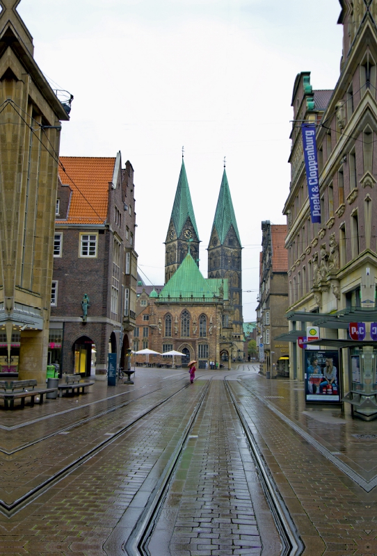 Bremen - Im Hintergrund der St.Petri Dom, 13.Jahrhundert, davor das Rathaus