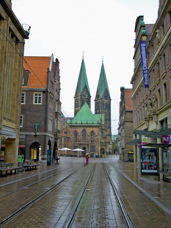 Bremen - Im Hintergrund der St.Petri Dom, 13.Jahrhundert, davor das Rathaus