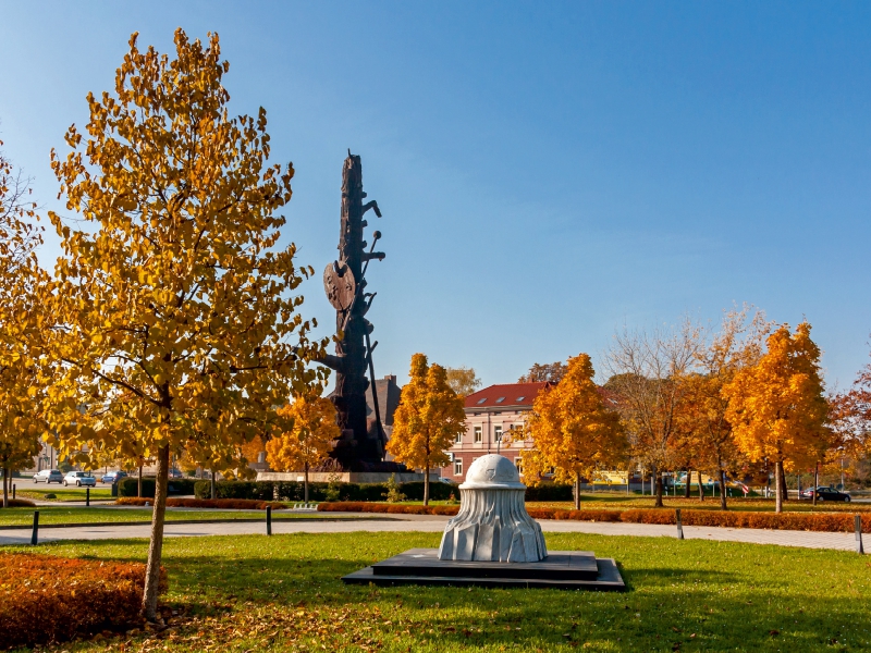 Die Stahlgussplastik Elbquelle in Riesa