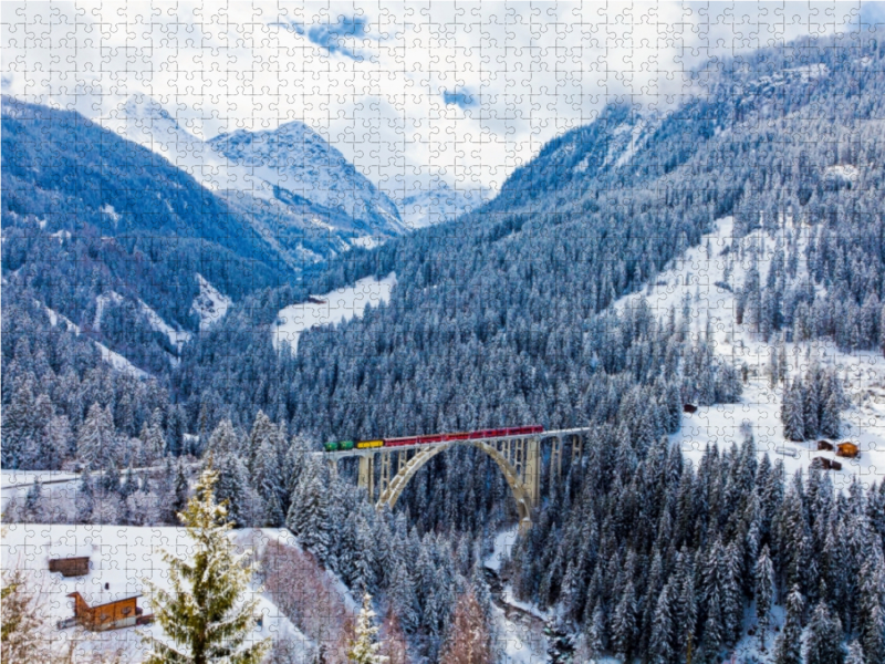 Rhätische Bahn auf dem Langwieser Viadukt