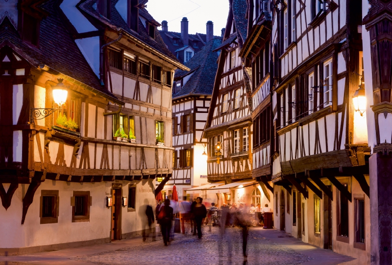 Weinstuben in den Gassen von La Petite France