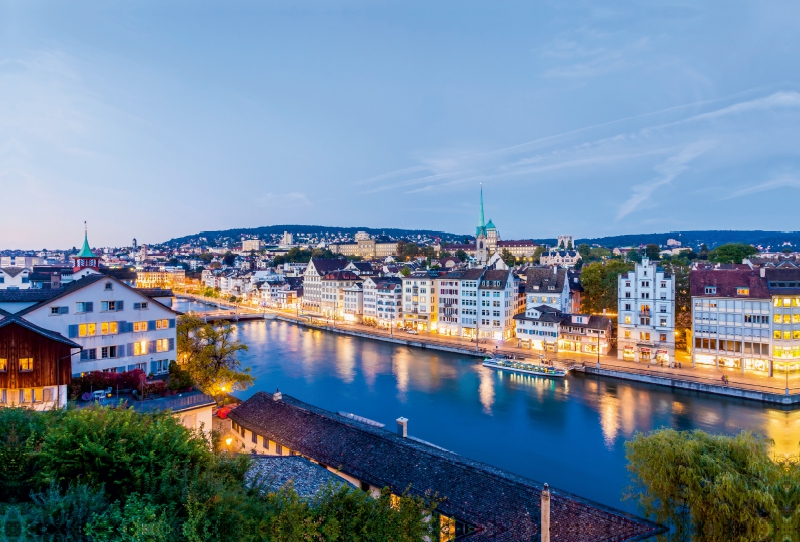 Blick vom Lindenhof über die Limmat zum Limmatquai