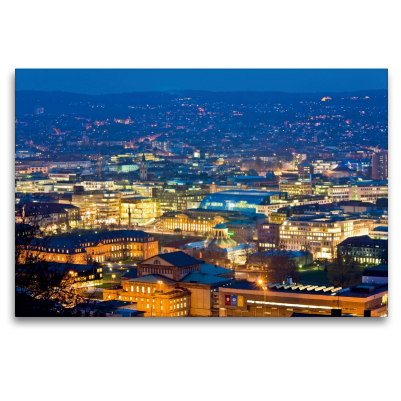 Blick auf die Innenstadt von Stuttgart bei Nacht