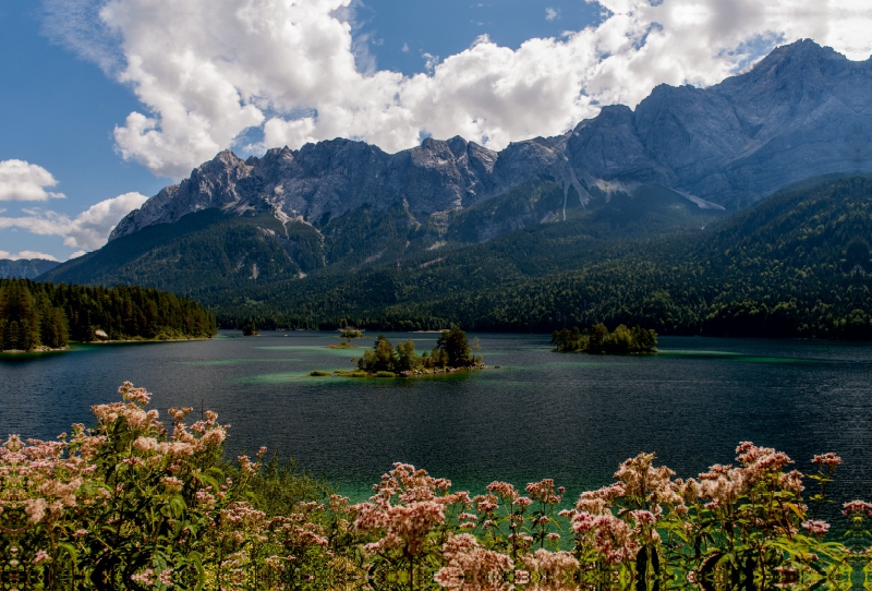 Eibsee mit Blick auf das Zugspitzmassiv