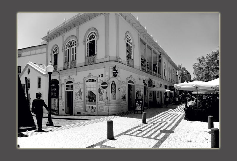 Cafe / Galerias Sao Lourenco an der Avenida Arriaga