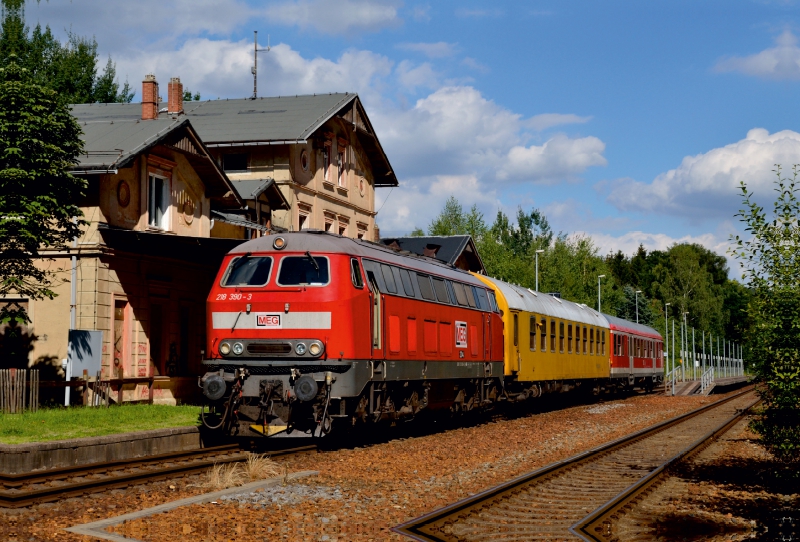 218 390-3 mit einem Messzug in Neukirch (Lausitz) West am 20.07.2016