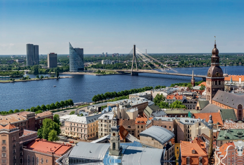 Blick über die Altstadt zum Fluss Düna (lettisch Daugava)