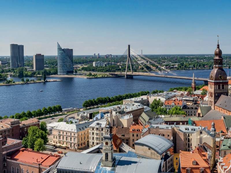 Blick über die Altstadt zum Fluss Düna (lettisch Daugava)