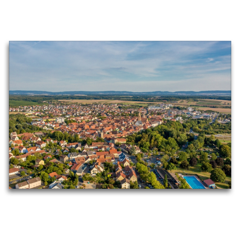 Volkach aus der Luft mit Schwimmbad und Altstadt