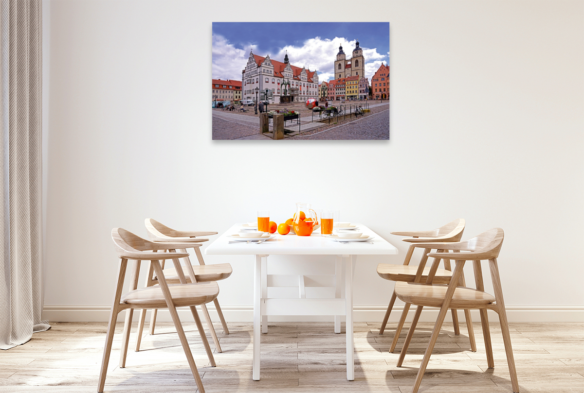 Marktplatz mit Rathaus in Luterstadt Wittenberg und Stadtkirche St. Marien