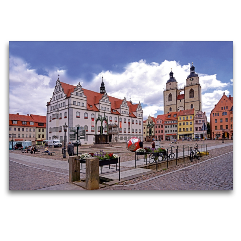 Marktplatz mit Rathaus in Luterstadt Wittenberg und Stadtkirche St. Marien