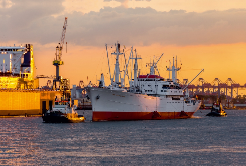 Cap San Diego bei der Einfahrt in den Hafen