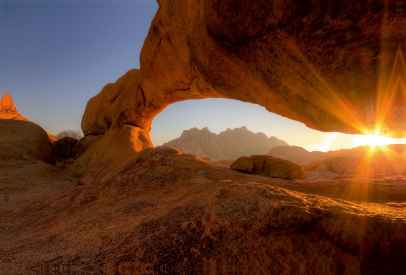 Wildes Namibia: Spitzkoppe bei Sonnenaufgang