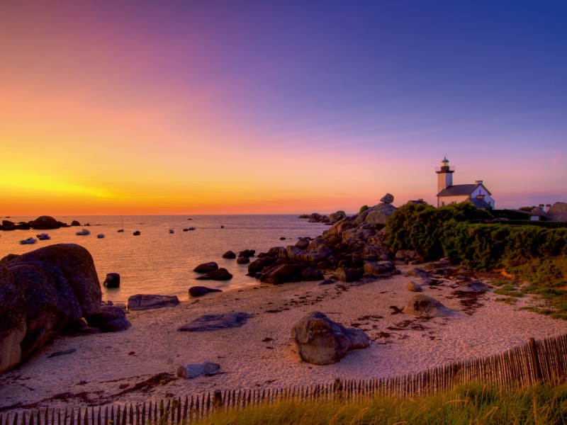 Sehnsucht Bretagne - Der Leuchtturm von Pontusval in der Region Finistére bei Sonnenuntergang