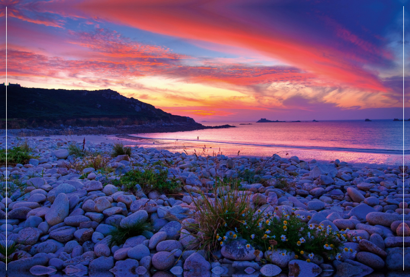 Sehnsucht Bretagne - Farbenprächtiger Sonnenuntergang am Strand von Guerzit im Département Finistére