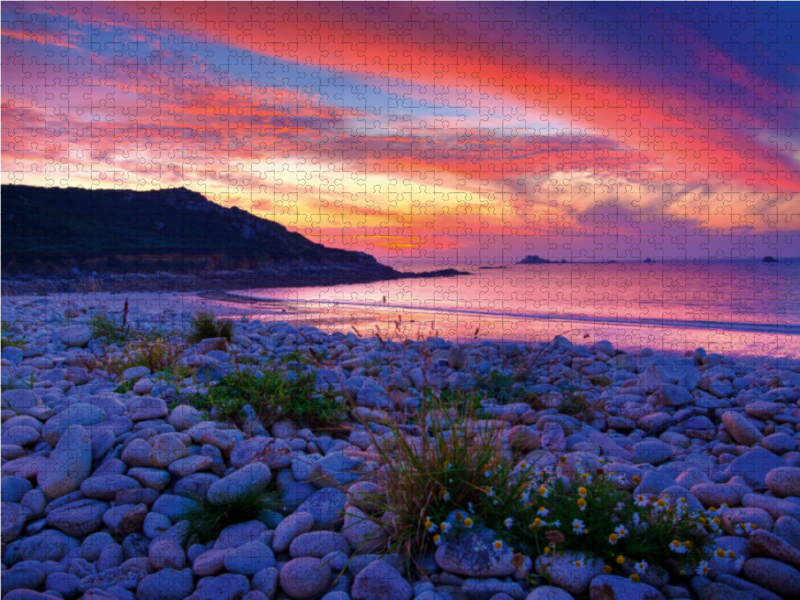 Sehnsucht Bretagne - Farbenprächtiger Sonnenuntergang am Strand von Guerzit im Département Finistére