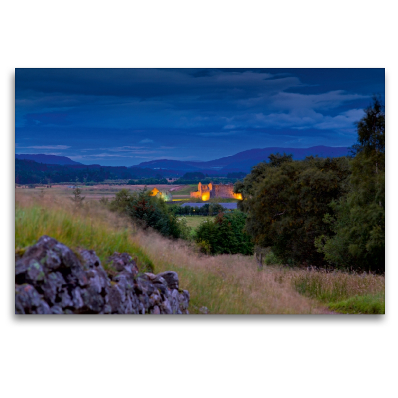 Sehnsucht Schottland - Die Ruthven Barracks in Kingussie in der blauen Stunde