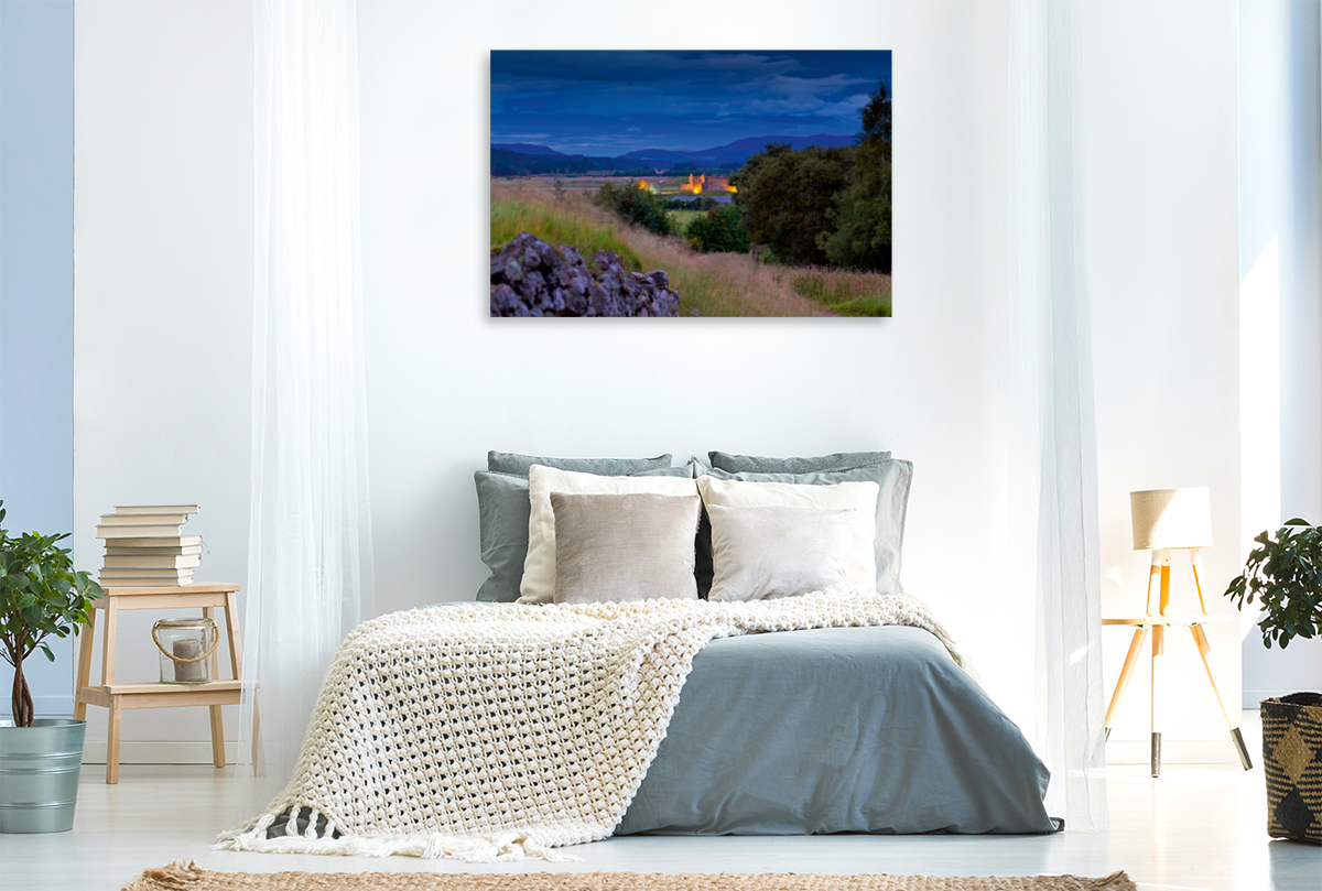 Sehnsucht Schottland - Die Ruthven Barracks in Kingussie in der blauen Stunde